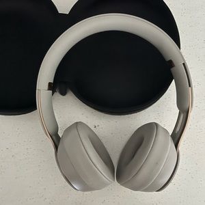 Beats Solo Pros